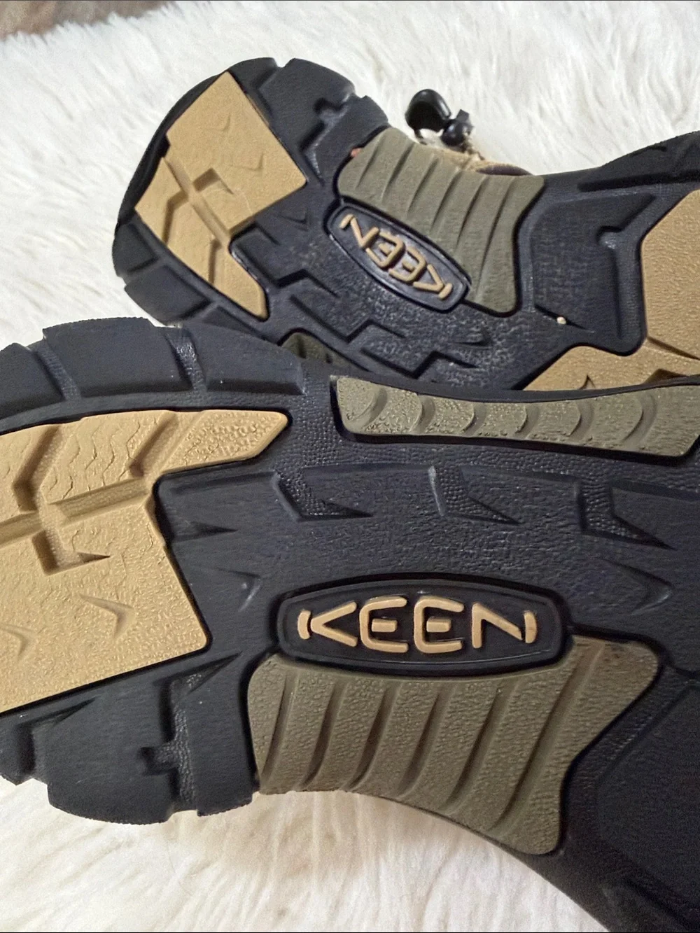 Keen Men's Newport H2 Olive and Tan Closed-Toe Outdoor Sandals